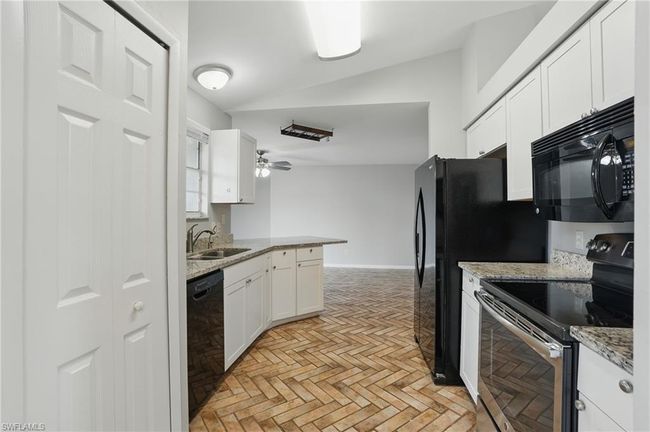 18210 Apple Rd, House other with 3 bedrooms, 2 bathrooms and 2 parking in FORT MYERS FL | Image 4