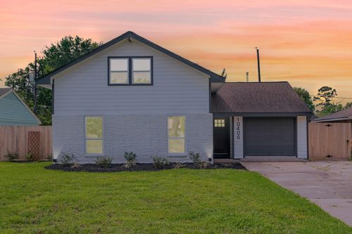 10406 Broadstairs St, Houston, TX, 77013-5304 | Card Image