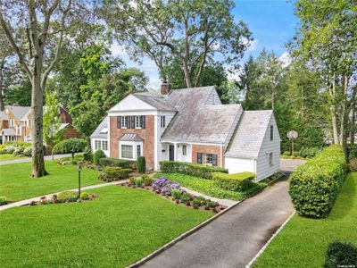 67 Deepwood Road, House other with 4 bedrooms, 2 bathrooms and null parking in East Hills NY | Image 2