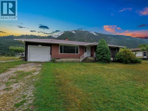 2626 Shoreacres Rd, Castlegar, BC, V1N4P8 | Card Image