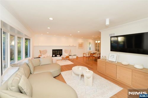 22-20 Radburn Rd, Fair Lawn, NJ, 07410-4524 | Card Image