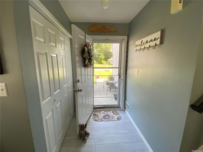 Foyer With Coat Closet | Image 3