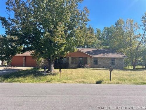 1701 Town And Country Dr, Sand Springs, OK, 74063-4218 | Card Image