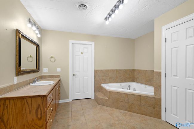 1540 Main St W, House other with 5 bedrooms, 4 bathrooms and null parking in Hartselle AL | Image 34