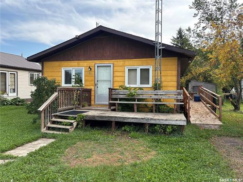 202 Dixon Ave, Kinistino, SK, S0J1H0 | Card Image