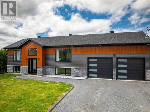 19 Norvic Dr, Wahnapitae, ON, P0M3C0 | Card Image