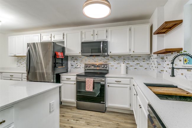 174 Merlin Way, Townhouse with 2 bedrooms, 2 bathrooms and null parking in Euless TX | Image 6