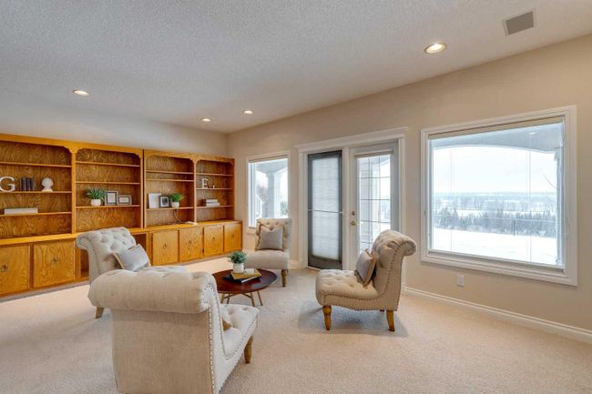 329 Douglasdale Point Se, Home with 4 bedrooms, 2 bathrooms and 6 parking in Calgary AB | Image 25