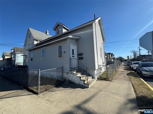 125 Kansas St, Hackensack, NJ, 07601-4016 | Card Image