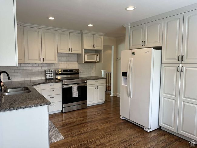 5843 S Fontaine Bleu Cir, House other with 4 bedrooms, 3 bathrooms and 5 parking in Murray UT | Image 11