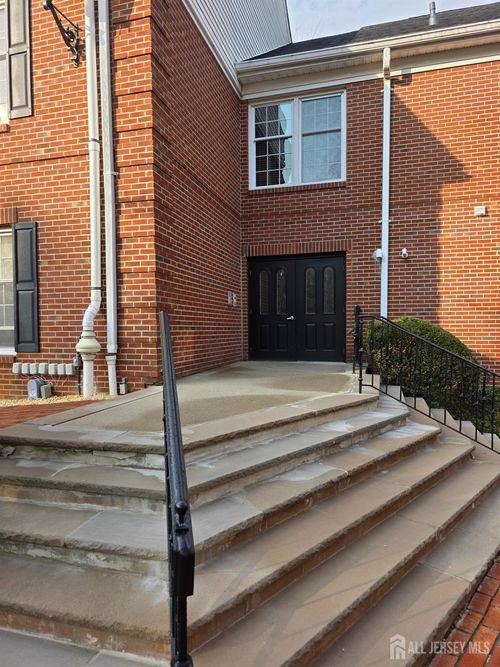 h-5 Auer Ct, East Brunswick, NJ, 08816-5827 | Card Image