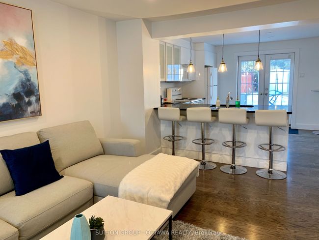 323 Montfort St, Home with 2 bedrooms, 3 bathrooms and 3 parking in Vanier ON | Image 7