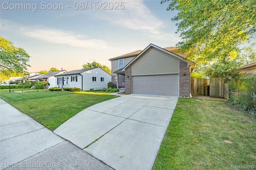 22020 Lange St, Saint Clair Shores, MI, 48080-3946 | Card Image