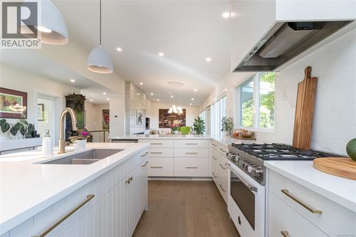 4516 Duart Rd, Victoria, BC, V8N3K2 | Card Image