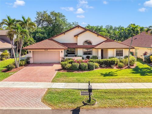 1520 E Oak Knoll Cir, Davie, FL, 33324-6420 | Card Image