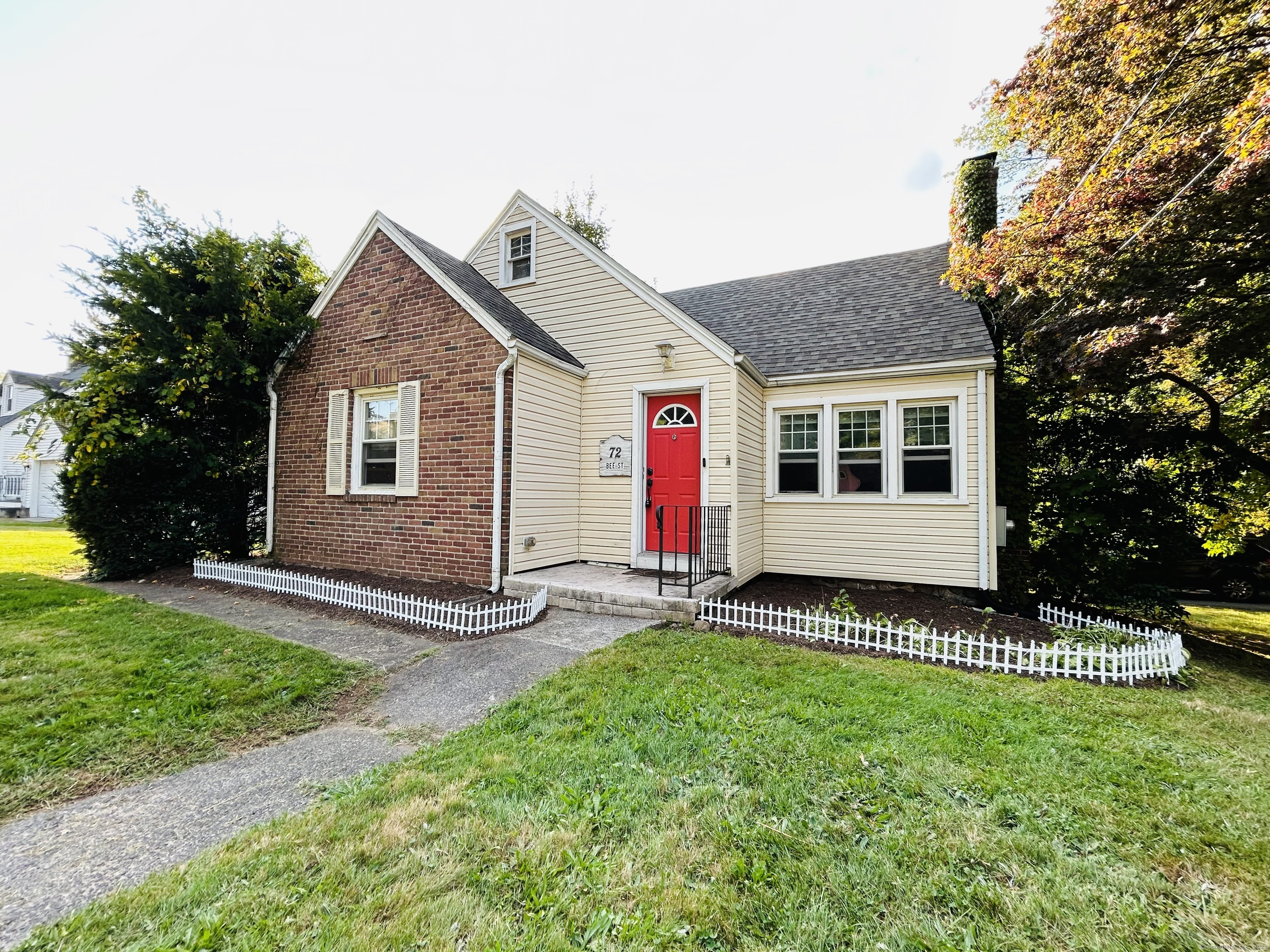Bee St, Meriden, CT 06450