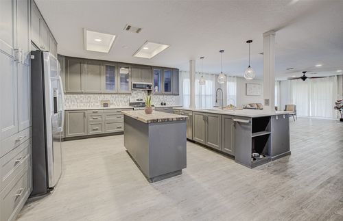 749 Blair Ave, Bastrop, TX, 78602-6625 | Card Image