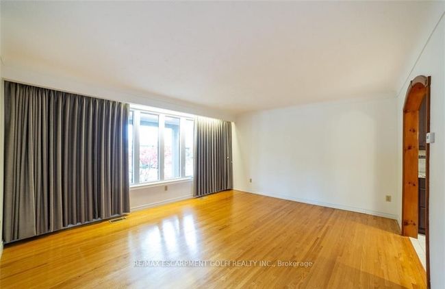 125 Lakeside Dr, House other with 4 bedrooms, 2 bathrooms and 4 parking in Grimsby ON | Image 4