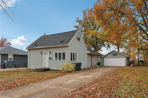 492 E Hopocan Ave, Barberton, OH, 44203-3006 | Card Image