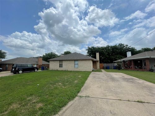 1738 Dynasty Dr, Glenn Heights, TX, 75154-8632 | Card Image