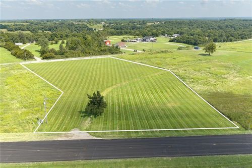 18261 Linwood Rd, Linwood, KS, 66052-4550 | Card Image