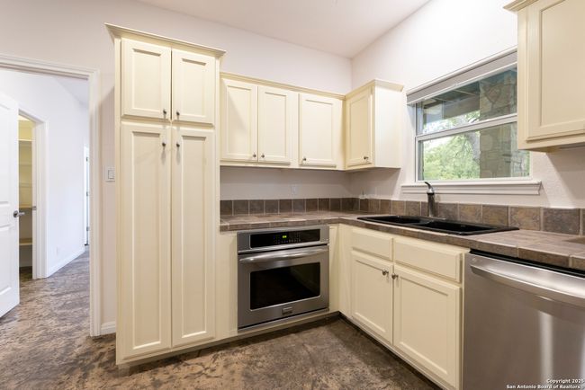 Downstairs Kitchen | Image 34