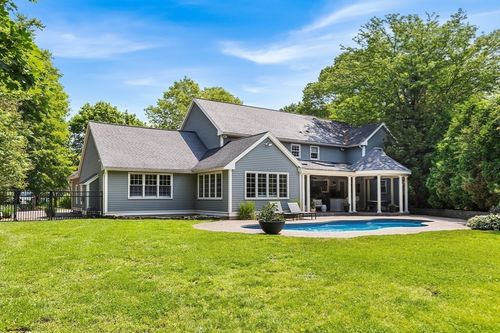 389 Summer Ave, Reading, MA, 01867-3812 | Card Image