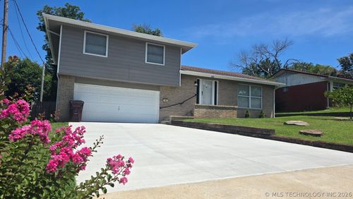 411 S 3rd St, Eufaula, OK, 74432-3213 | Card Image