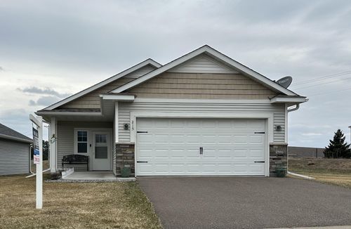 215 8th Ave Ne, Isanti, MN, 55040-4547 | Card Image