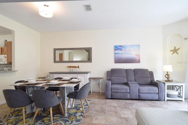 Formal dining area | Image 4