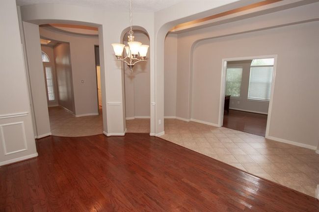 2211 Pearl Bay Ct, House other with 3 bedrooms, 2 bathrooms and 3 parking in Pearland TX | Image 6