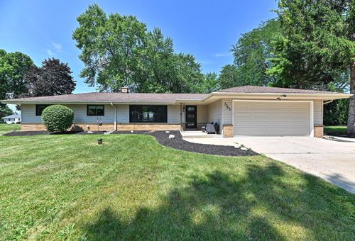 3565 Sunny Crest Dr, Brookfield, WI, 53005-2116 | Card Image