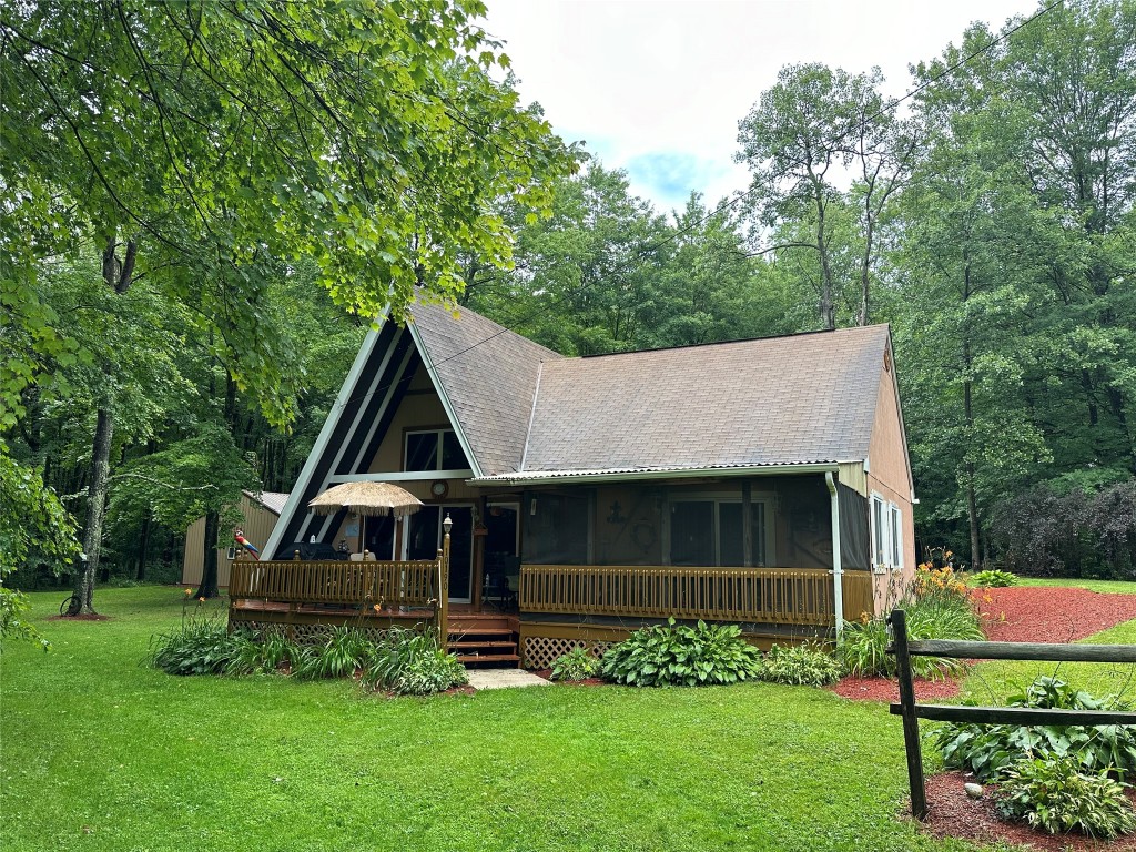 Conneaut Dr, Conneaut Lake, PA 16316