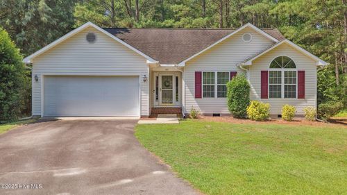 637 Chuckar Ct, Vass, NC, 28394-8438 | Card Image