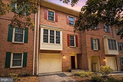 302 Brighton Cir, Devon, PA, 19333-1042 | Card Image