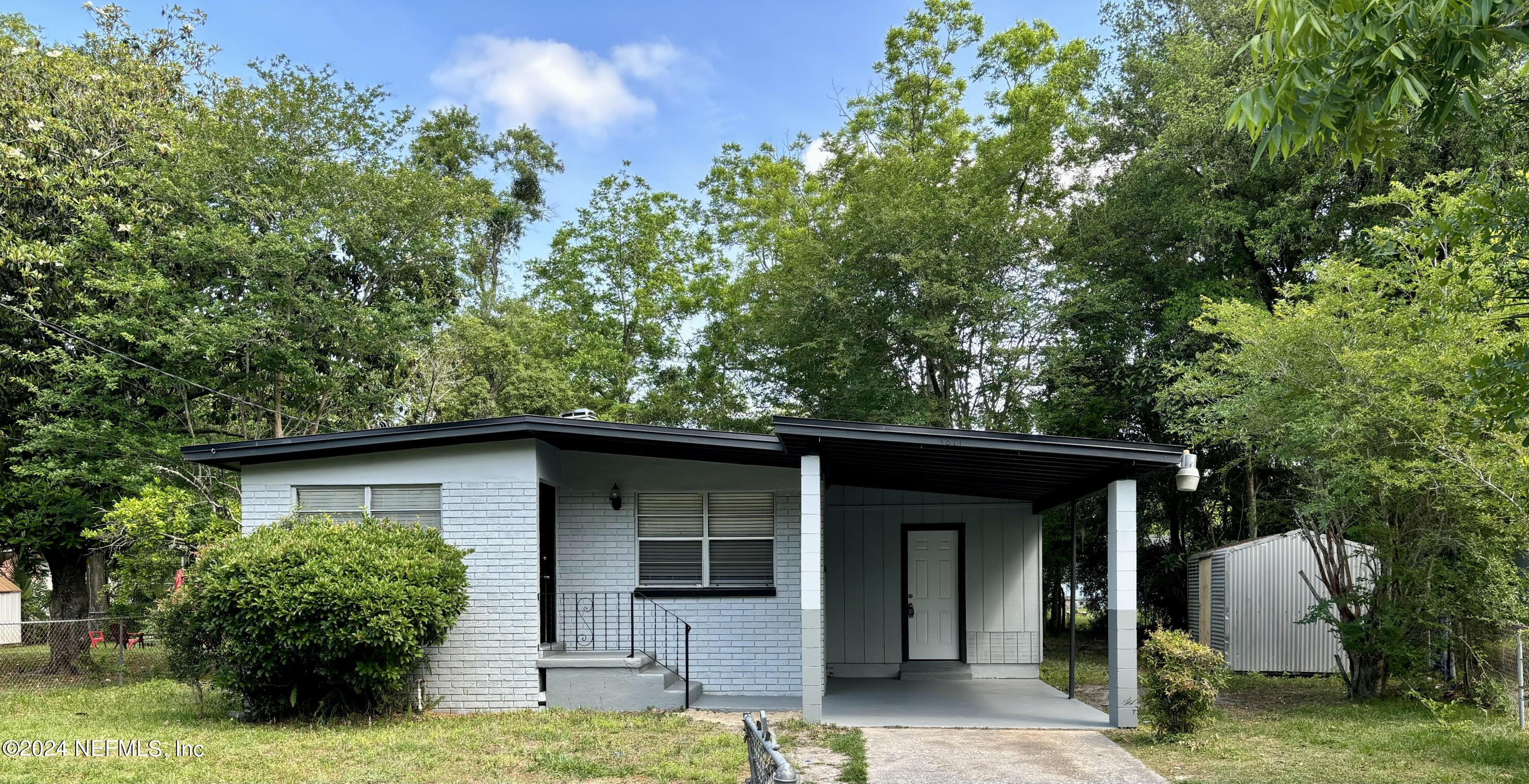 Robert C Weaver Dr, Jacksonville, FL 32208