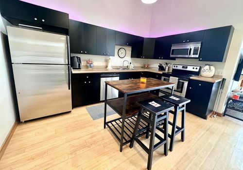 1-3-4-213 N Walnut St, Bloomington, IN, 47404-4948 | Card Image