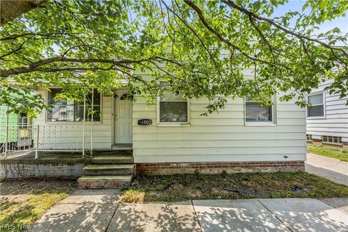 15902 Maplewood Ave, Maple Heights, OH, 44137-3935 | Card Image