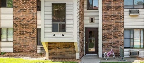225 Sugar Creek Ln, North Liberty, IA, 52317-9418 | Card Image