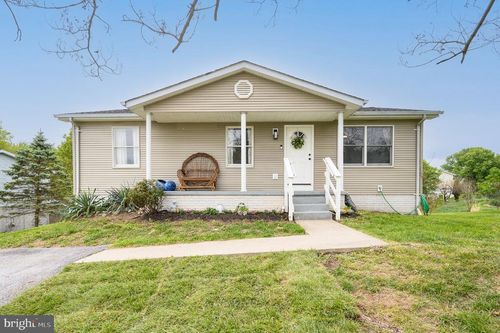 176 Elementary Dr, MARTINSBURG, WV, 25404-5594 | Card Image