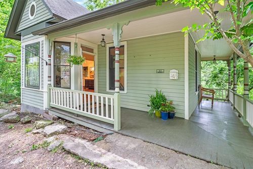 11 Hilton St, Eureka Springs, AR, 72632-3011 | Card Image