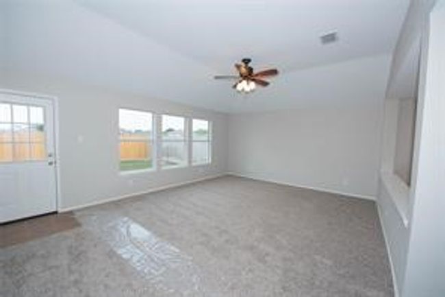 1410 Eagles Nest Trl, House other with 4 bedrooms, 2 bathrooms and null parking in Krum TX | Image 14