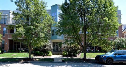 102-2079 Random Rd, Cleveland, OH, 44106-5975 | Card Image