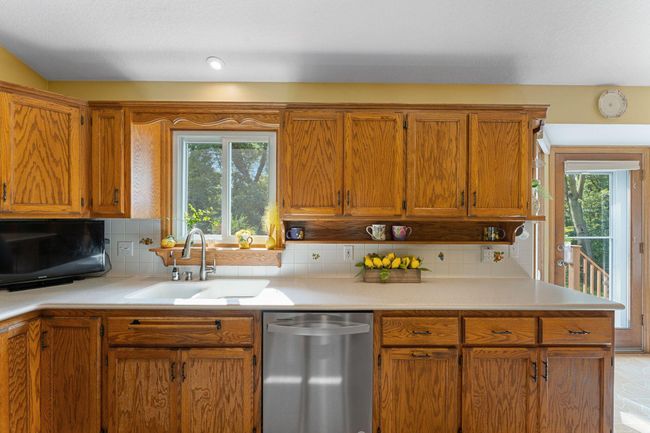 Don't forget the views of the gorgeous backyard! | Image 14