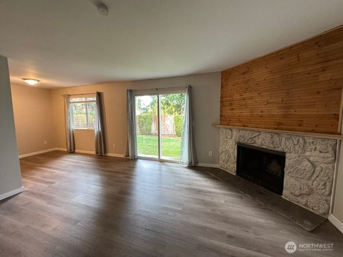 b-7322 Ne 142nd Place, Kirkland, WA, 98034 | Card Image