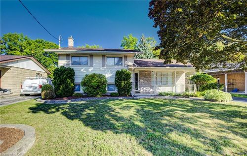 211 Village Rd, Kitchener, ON, N2M4L3 | Card Image