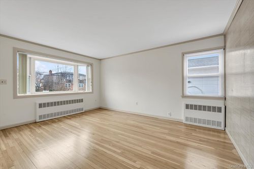 9 Graywood Rd, Port Washington, NY, 11050-1515 | Card Image