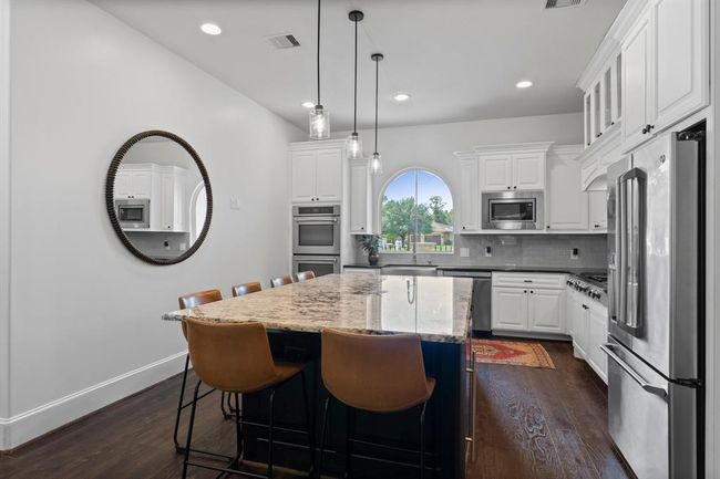 Host all your family gatherings in this kitchen! | Image 12