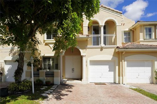 10181 Nw 32nd Ter, Doral, FL, 33172-5914 | Card Image