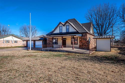 104 Se 2nd St, Tuttle, OK, 73089-8811 | Card Image